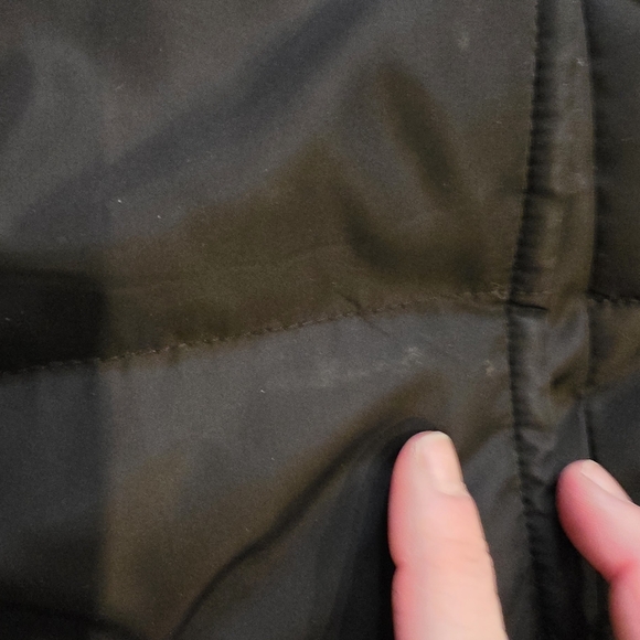 Black and Gray HEATED Puffer Vest - Picture 5 of 9